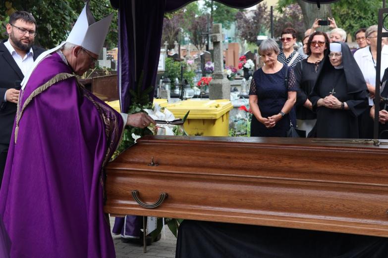Był świadkiem prawdy, że życie człowieka ma sens tylko wówczas, gdy złączone jest z Chrystusem. Ostatnie pożegnanie ks. Janusza Strzałkowskiego