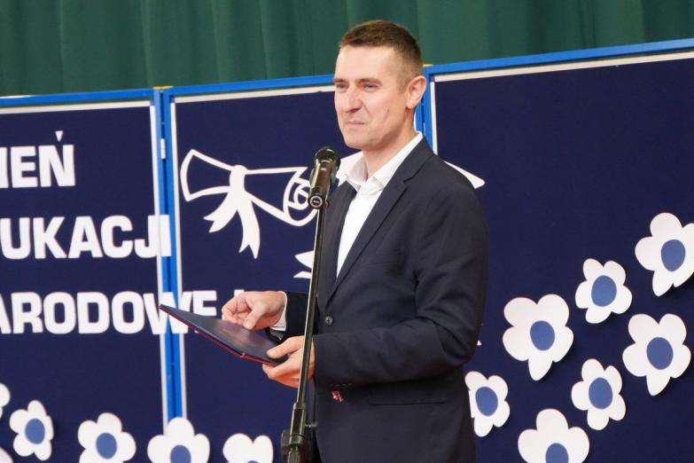 Szkoła, więcej niż nauka. Uroczysty Dzień Edukacji Narodowej w Perlejewie